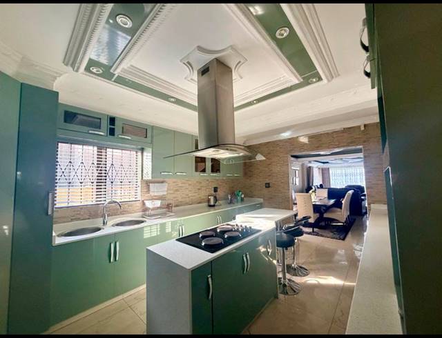 4 BEDROOM HOUSE FOR SALE IN RESERVOIR HILLS
